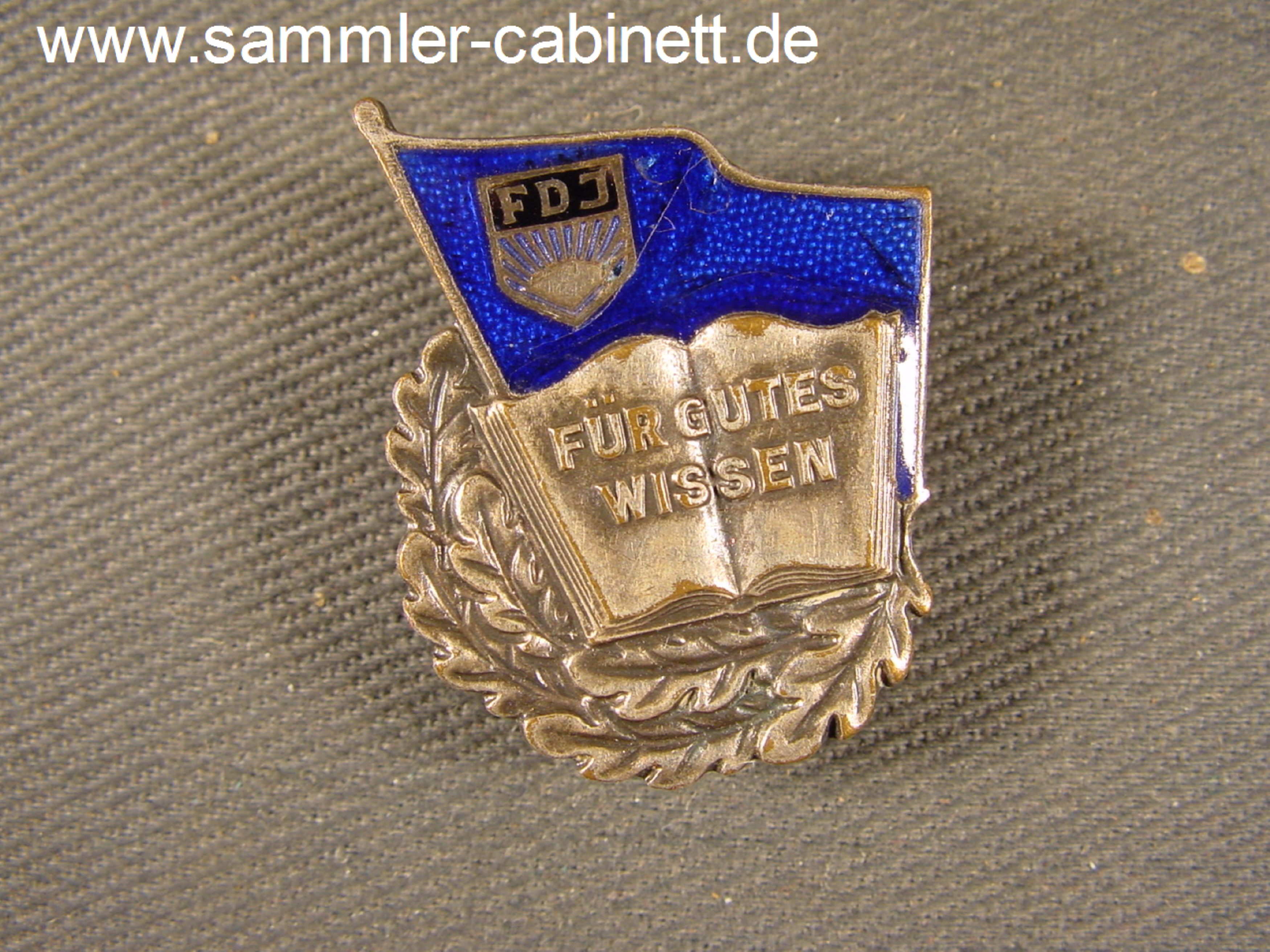 Abzeichen FDJ in der Farbe Silber Für Gutes Wissen DDR 