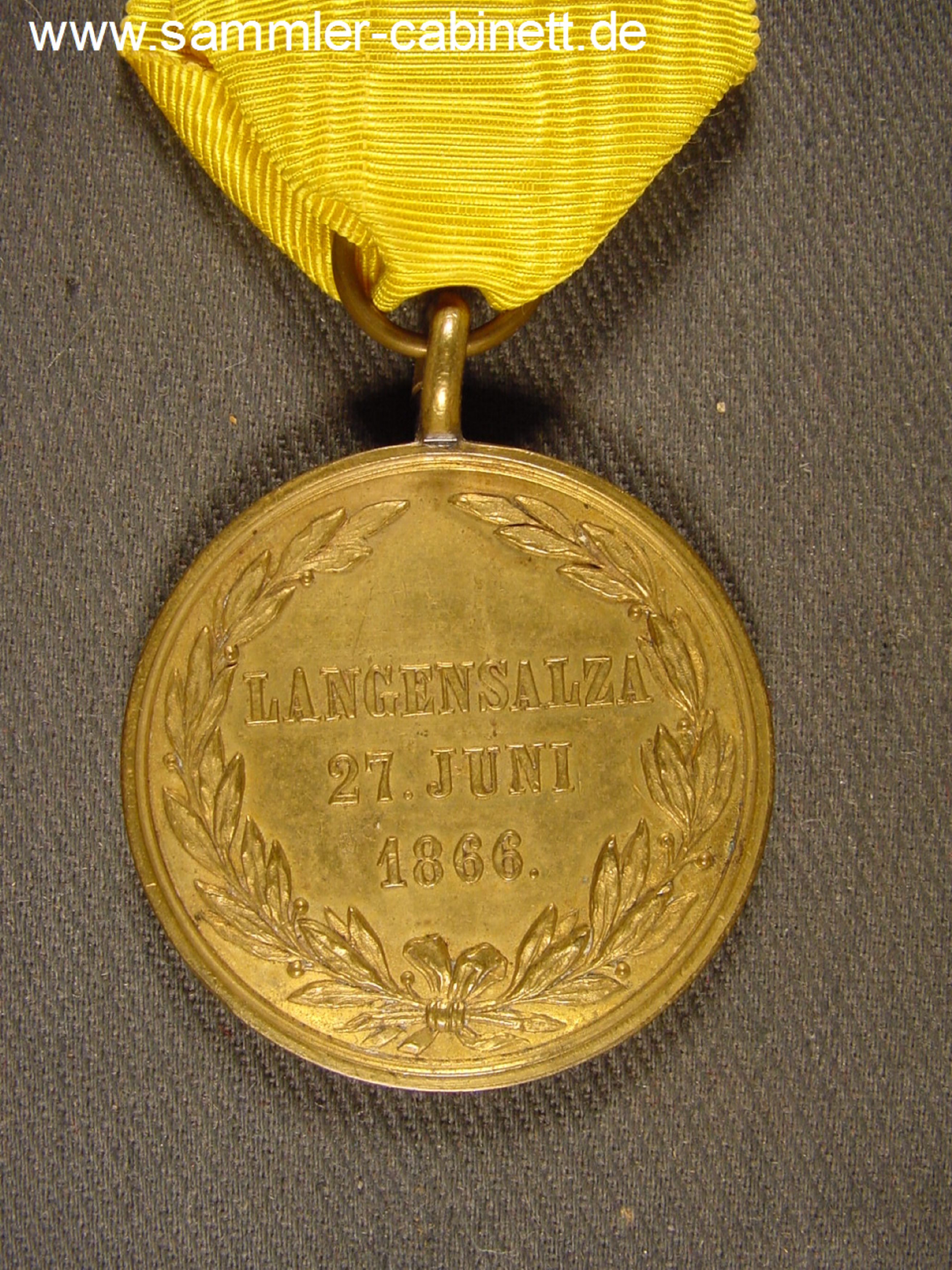 Langensalza Med. 1866 - Bronze - vergoldet, am Band und...