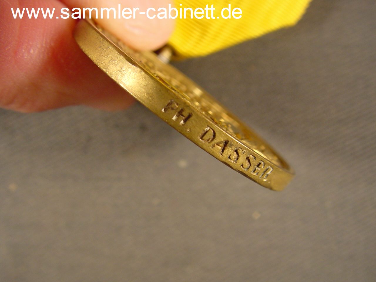 Langensalza Med. 1866 - Bronze - vergoldet, am Band und...