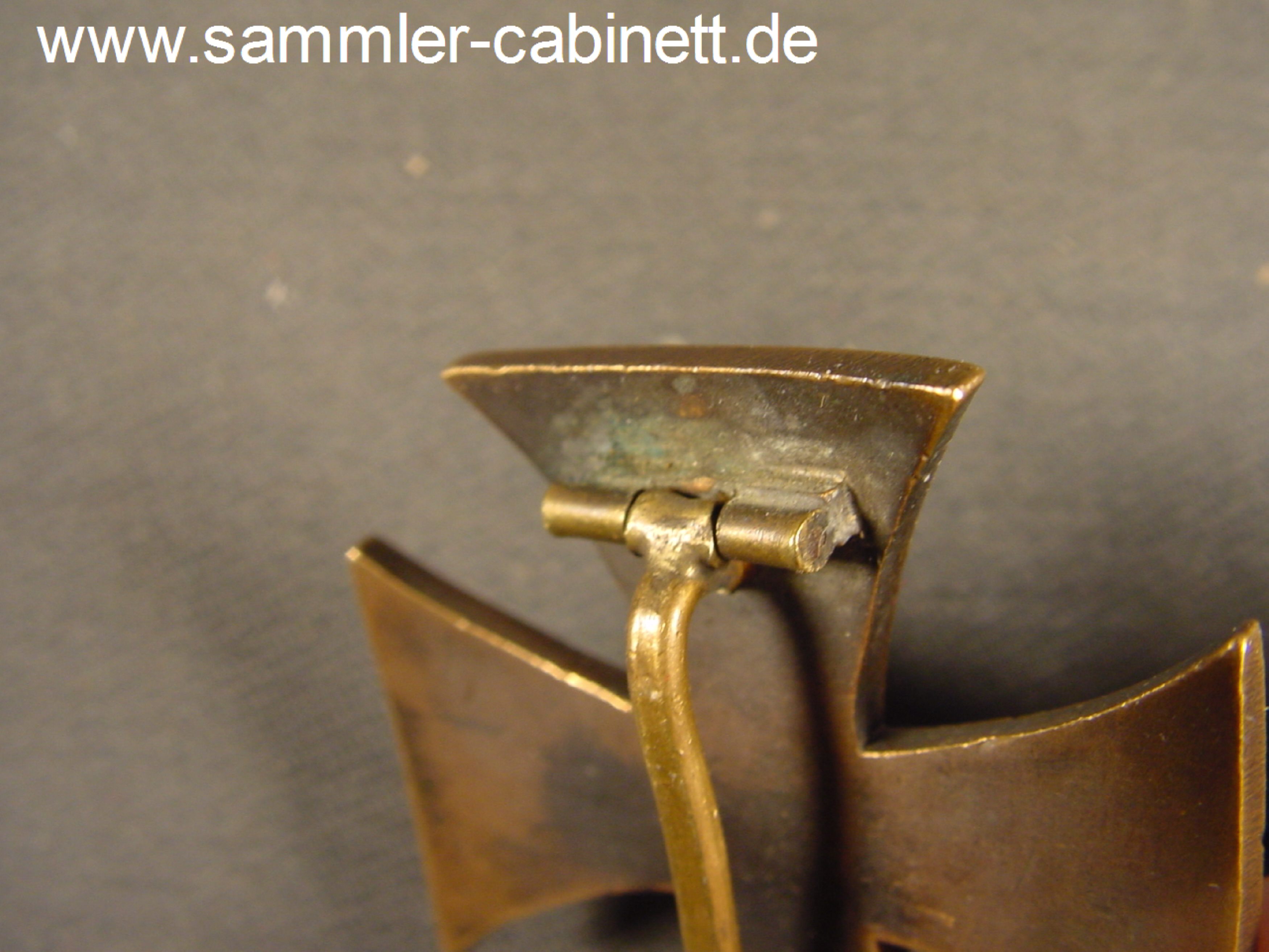 Kriegsverdienstkreuz 1. Kl. - Bronze - gewölbt, an...