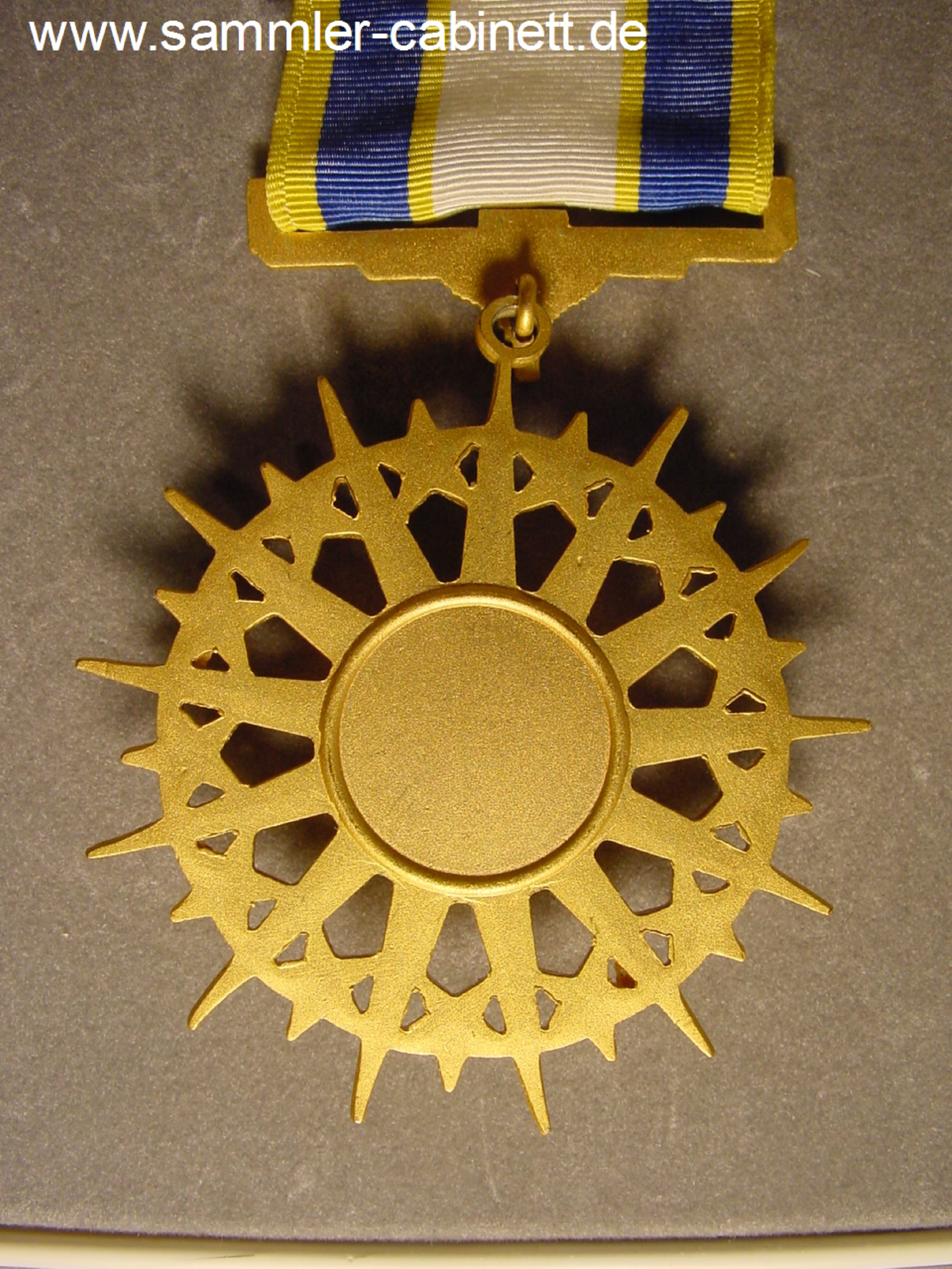 US -Air Force Distinguished Service medal - vergoldet,...