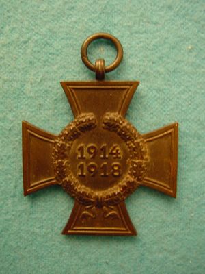 Ehrenkreuz des Weltkrieges - Eisen - bronziert, am Band -...